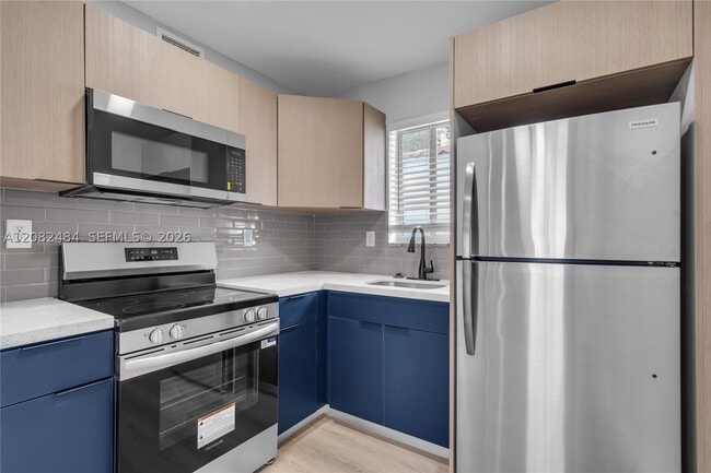 Building Photo - 560 NE 63rd St
