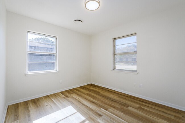 Building Photo - 1802 Janis Dr