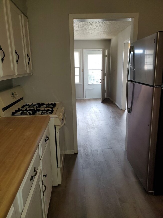 Building Photo - Nice 2 bedroom 1 bath duplex!