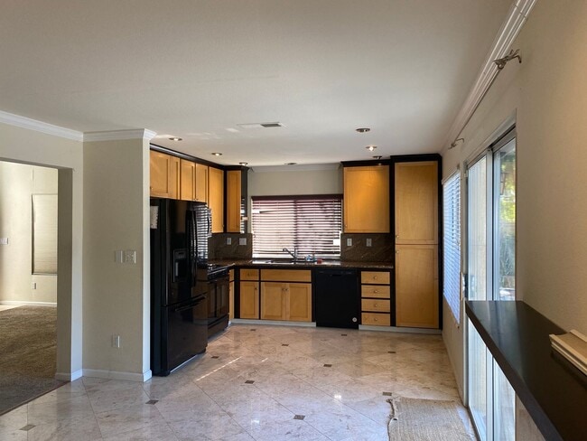 Building Photo - Spacious Antioch 3 bedroom, 2.5 bathroom end unit duet situated at the end of quiet cul de sac! W...