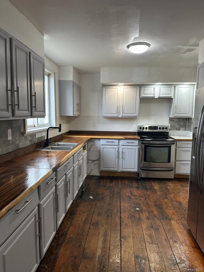 Building Photo - 42 Barcelow St