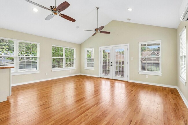 Building Photo - 4315 Bellvue Ave