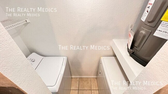 Building Photo - 415 Lakepointe Dr