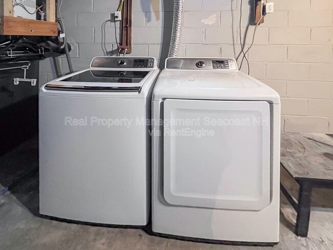 Building Photo - 241 Mallego Rd