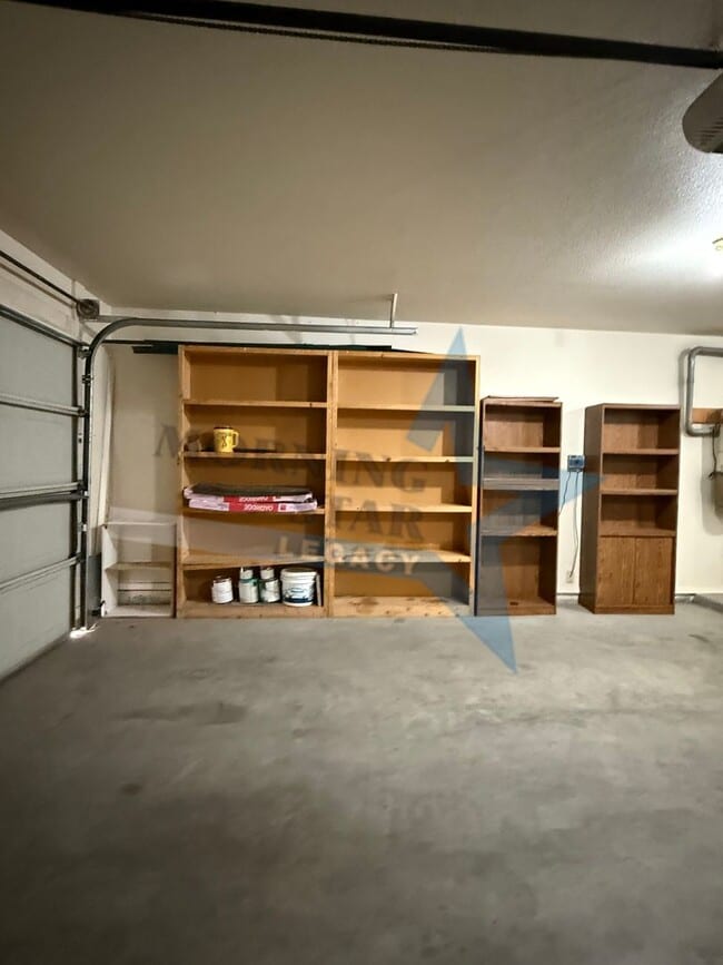 Building Photo - 4 bedroom, 4 bath house - Must see landscaping!