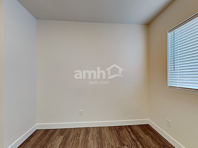 Building Photo - 2010 N Oconner Ave