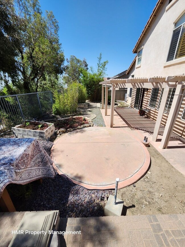 Building Photo - Beautiful two-story in Hunter's Ridge