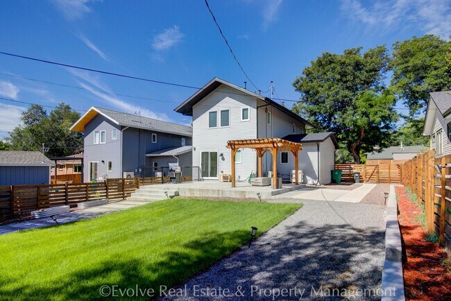 Building Photo - Evolve Real Estate: Stunning Smart Home in Vibrant West Denver! Available March 27th