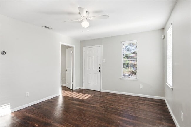 Building Photo - 2308 E 10th St