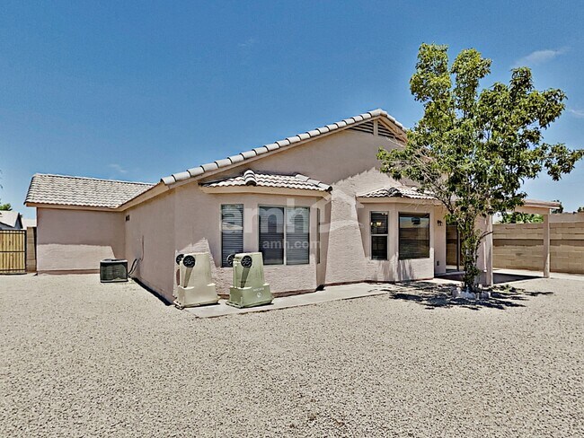 Building Photo - 7547 W Vermont Ave