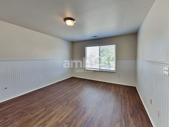 Building Photo - 1006 W 180 S