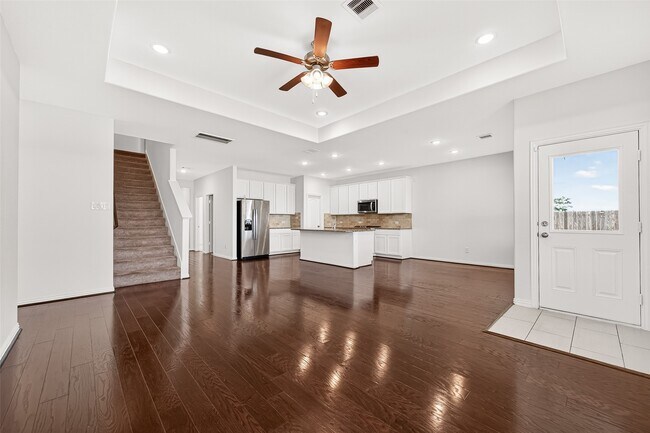 Building Photo - 8114 Royal Palm Ct