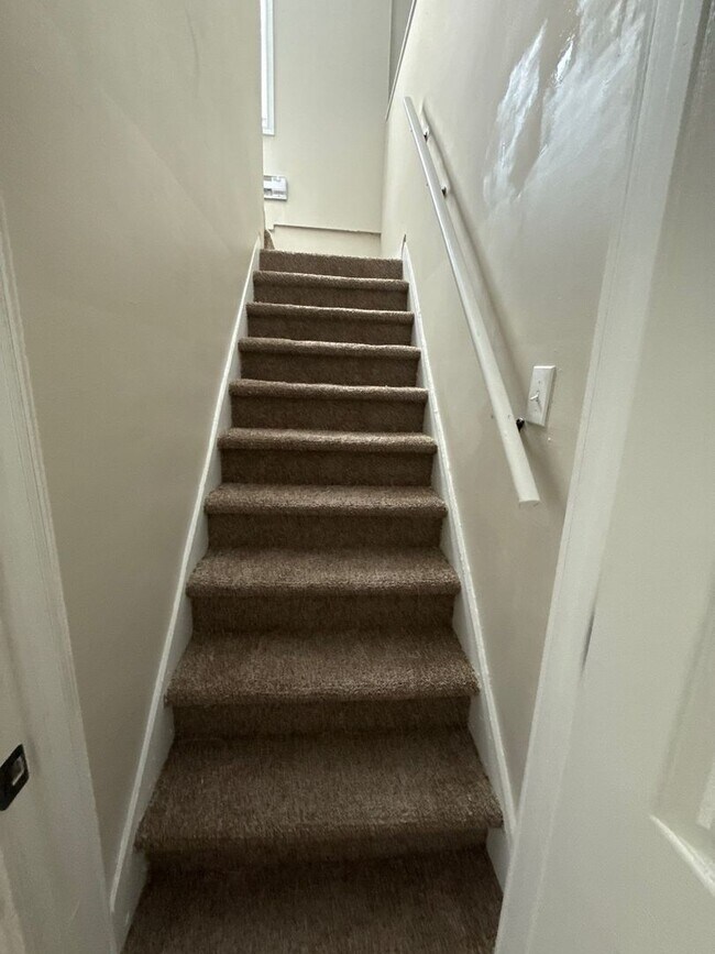 Building Photo - Freshly Renovated 3-Bedroom Home – Quality...