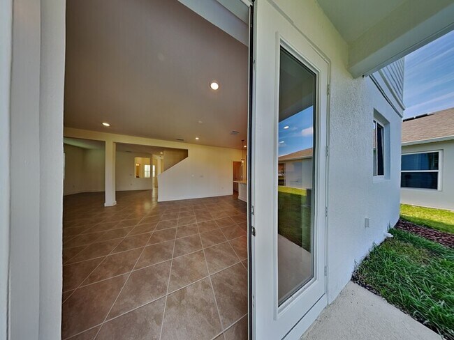 Building Photo - 3071 Sanctuary Dr