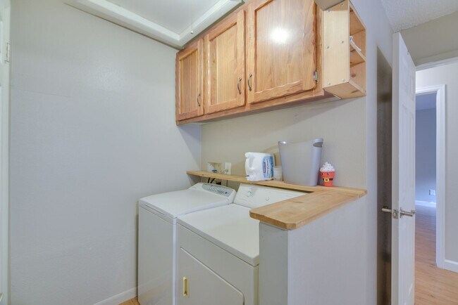 Building Photo - 465 Springmeadow Way