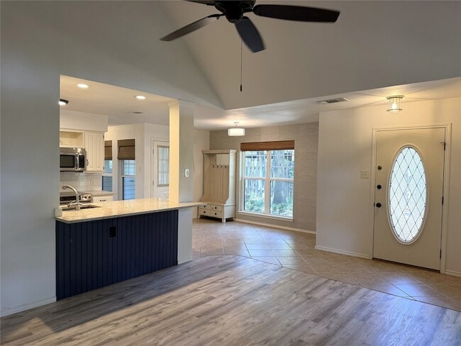 Building Photo - 3412 Timberline Dr