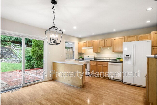 Building Photo - 517 S Coventry Ln