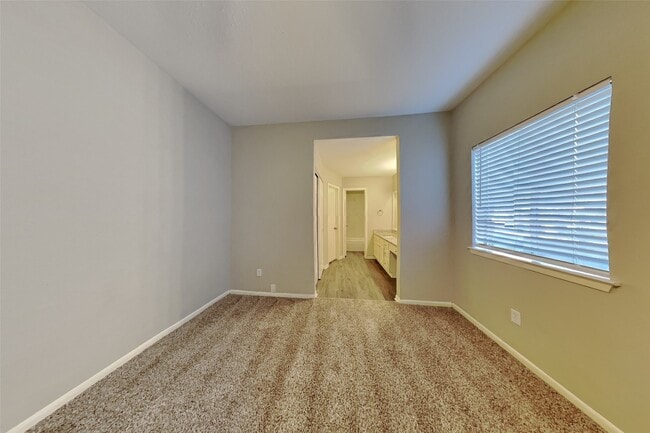 Building Photo - 12303 Flaxen Dr