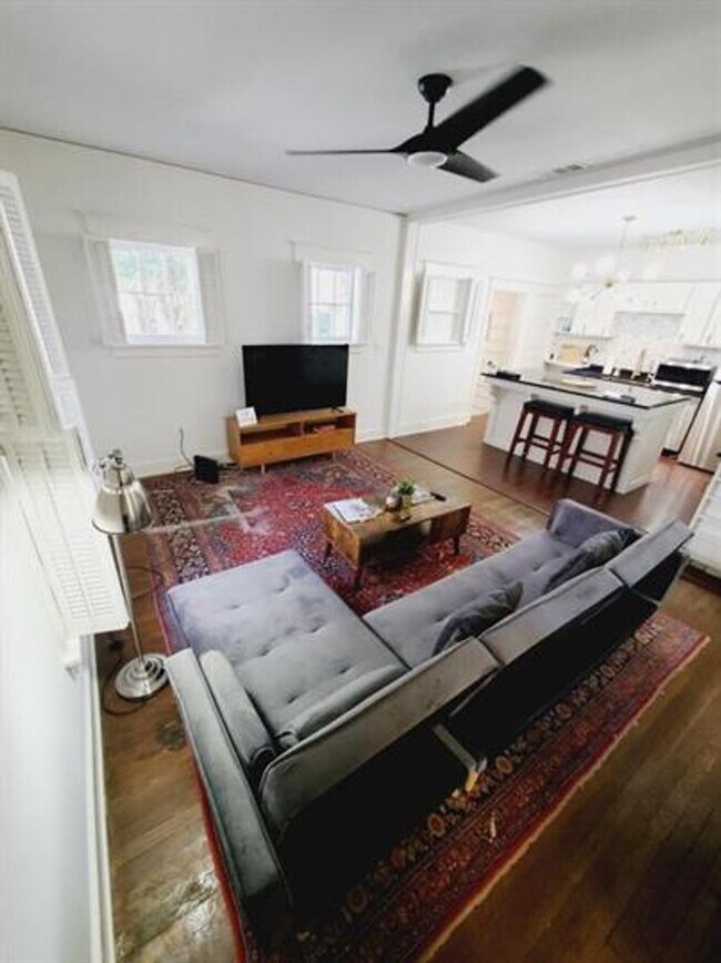 Building Photo - Beautiful Spacious 4 BD Home and 1 BD Back House with Pool!! Right Across Rhodes College, Perfect...