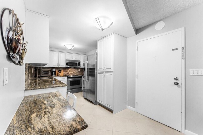 Building Photo - 3215 S Ocean Blvd