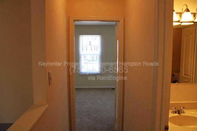 Building Photo - 1 Peachtree Ct