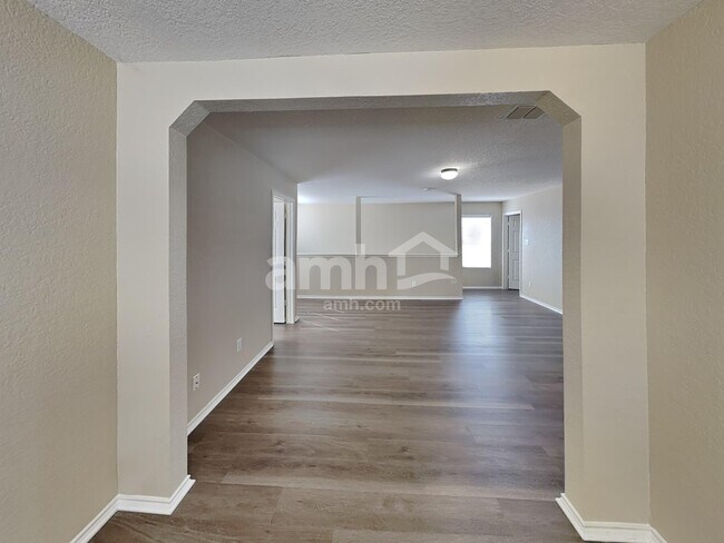 Building Photo - 3739 Hideaway Grn