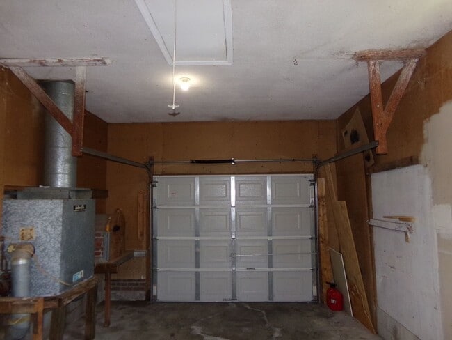 Building Photo - Great Family home