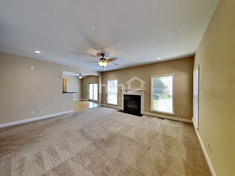 Building Photo - 313 Forest Bend Dr
