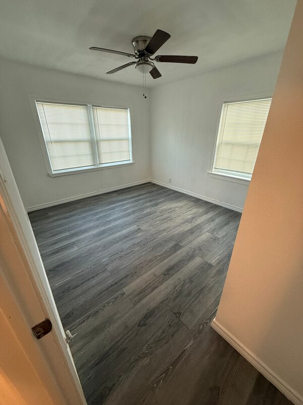 Building Photo - 1406 S 47th St