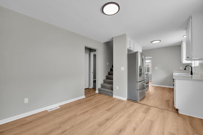 Building Photo - 4 bedrooms $1995