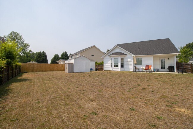 Building Photo - Spacious 3BR in Myers Creek – Fenced Yard, Workshop w/ Electricity & Bright Open Living!