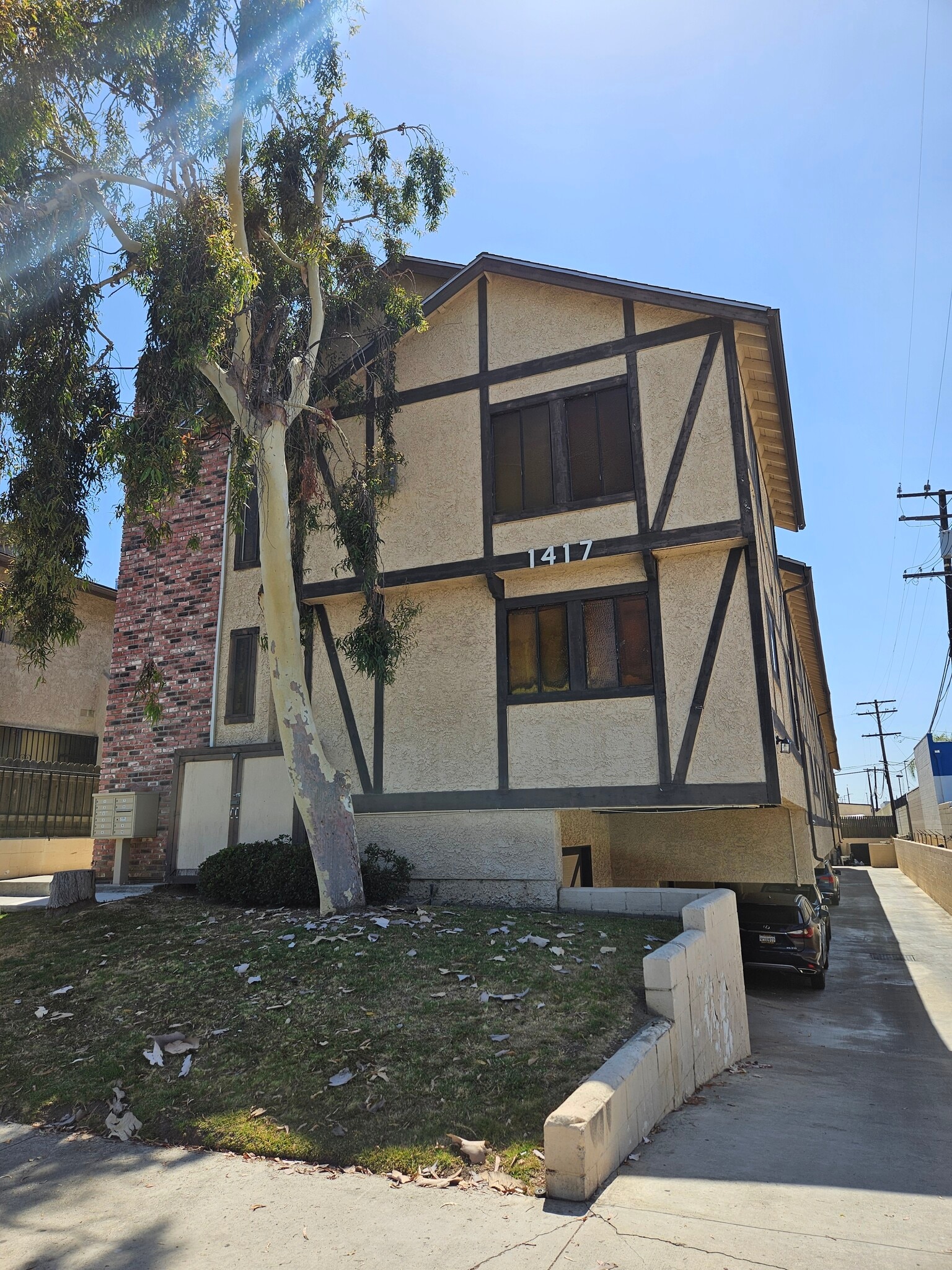 Building Photo - 1417 S Marguerita Ave