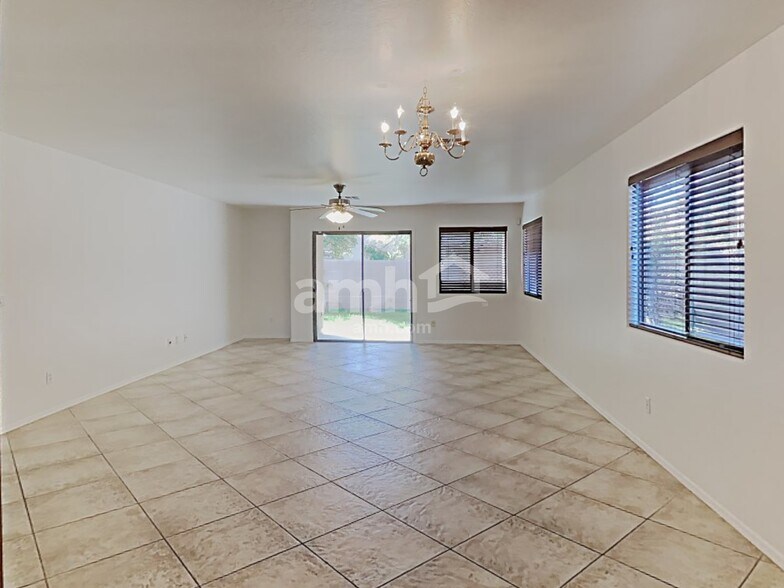 Building Photo - 7508 S 37th Ln