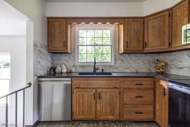 Building Photo - 2445 Olentangy Dr