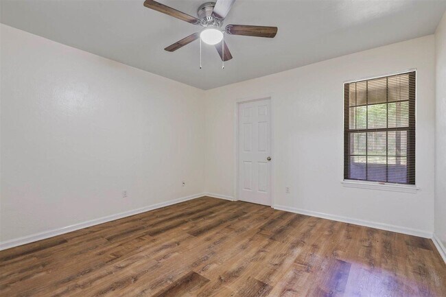 Building Photo - 2556 Panther Creek Rd