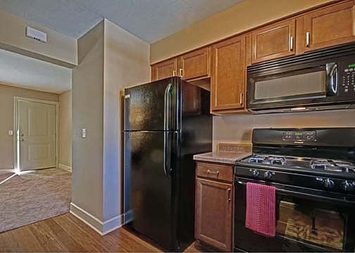 One Bedroom Slip-In - 417 - 421 - 423 N 40th -- Auburn