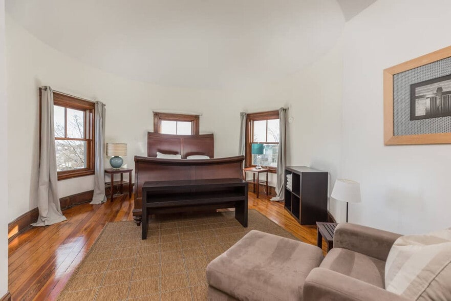 Building Photo - 15 Peverell St