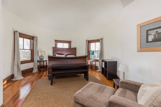 Building Photo - 15 Peverell St