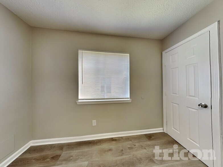 Building Photo - 6826 Blue Ridge Dr