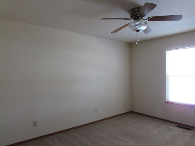 Building Photo - 25010 Scenic Dr