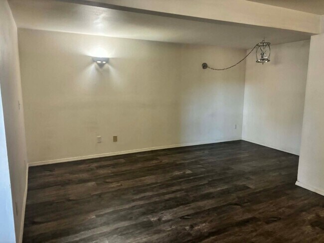 Building Photo - 803 9th Ave NW