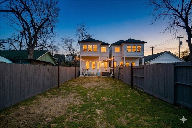 Building Photo - 1504 Evelyn St