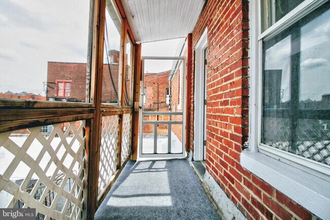 Building Photo - 22 N Market St