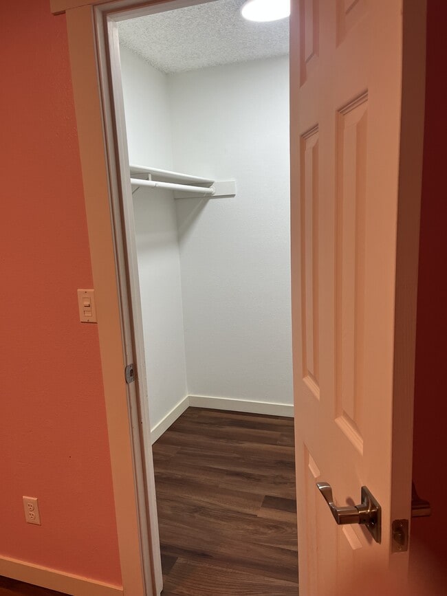 Building Photo - 4705 Lexington Pl NE