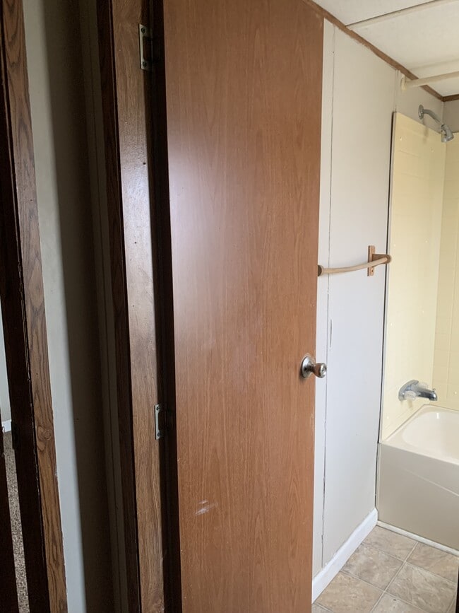 Building Photo - 502 Kayla St