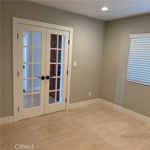 Building Photo - 2615 Temple Hills Dr