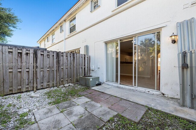 Building Photo - 3952 SW 157th Ave