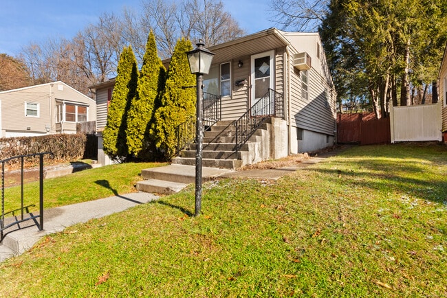 Building Photo - 30 Doran St