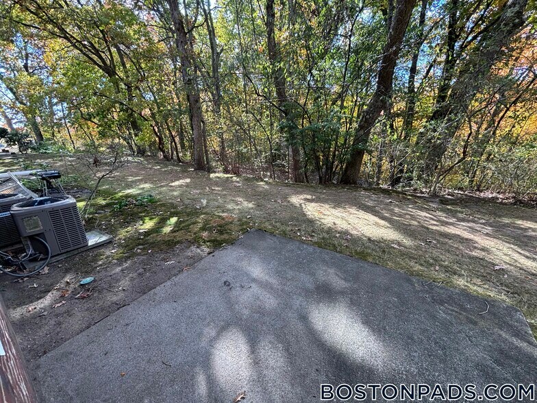 Building Photo - 182 Sherman Rd