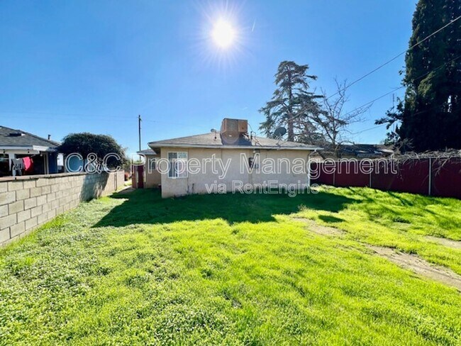 Building Photo - 1720 Cherry Ave